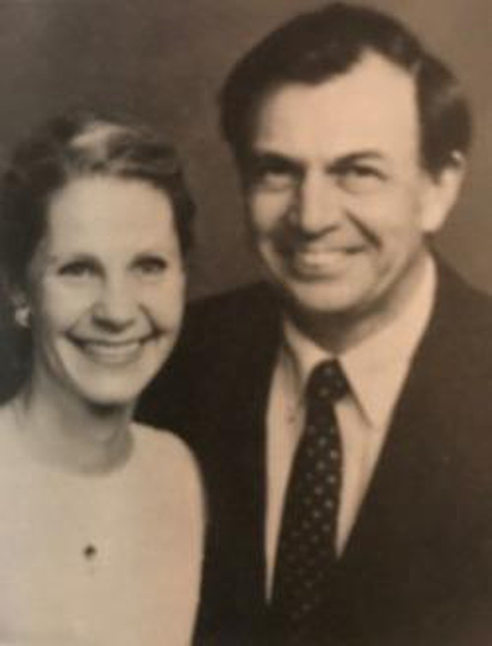 Nghi phạm đầu tiên của vụ án chính là người chồng Richard Crafts. Tại cơ quan điều tra, Richard kể lại rằng trước khi Helle mất tích, cô hoàn toàn vui vẻ và không có biểu hiện gì đáng ngờ. Theo lời kể của Richard, sáng 19/11/1986, Helle đã đi đến nhà chị gái ở Wesport tạm lánh do khu nhà của họ đang có bão tuyết mạnh. Kể từ đó, anh ta không nhìn thấy vợ nữa.