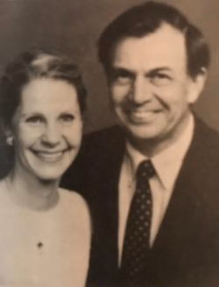 Nghi phạm đầu tiên của vụ án chính là người chồng Richard Crafts. Tại cơ quan điều tra, Richard kể lại rằng trước khi Helle mất tích, cô hoàn toàn vui vẻ và không có biểu hiện gì đáng ngờ. Theo lời kể của Richard, sáng 19/11/1986, Helle đã đi đến nhà chị gái ở Wesport tạm lánh do khu nhà của họ đang có bão tuyết mạnh. Kể từ đó, anh ta không nhìn thấy vợ nữa.