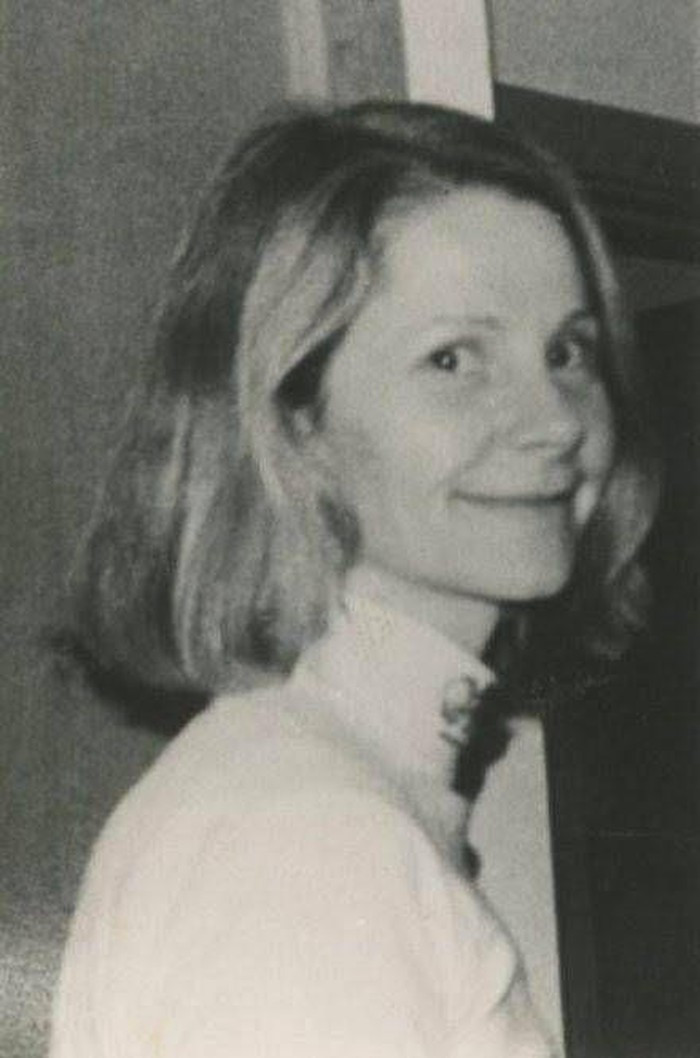 Chính những mâu thuẫn này đã khiến nhiều người cảm thấy nghi ngờ. Bởi lẽ Helle còn có 3 con nhỏ, lịch bay và tính cách cô vốn không phải là người tùy hứng. Ngày 1/12/1986, thám tử tư Keith Mayo đã báo Sở cảnh sát Newtown, Connecticut (Mỹ) về sự biến mất kỳ lạ của Helle Crafts.