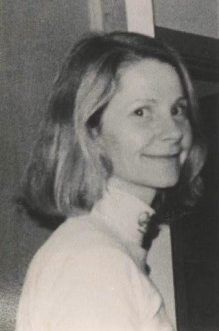 Chính những mâu thuẫn này đã khiến nhiều người cảm thấy nghi ngờ. Bởi lẽ Helle còn có 3 con nhỏ, lịch bay và tính cách cô vốn không phải là người tùy hứng. Ngày 1/12/1986, thám tử tư Keith Mayo đã báo Sở cảnh sát Newtown, Connecticut (Mỹ) về sự biến mất kỳ lạ của Helle Crafts.