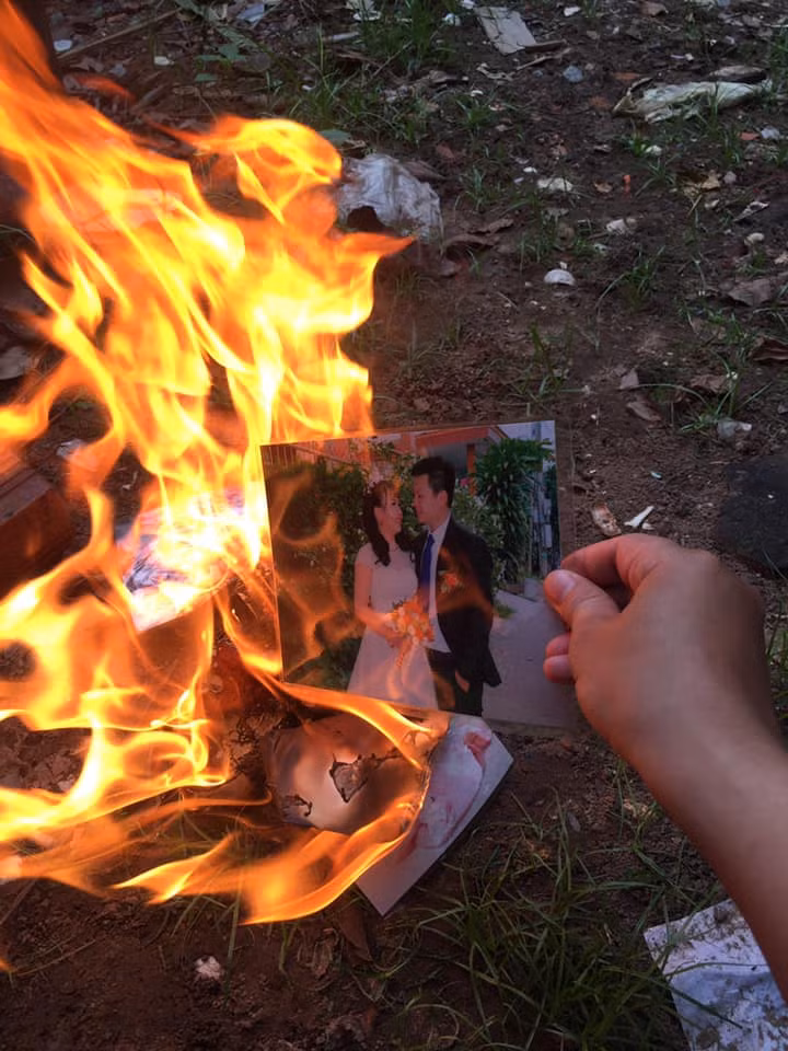 Vo cay dang dot anh cuoi boi mat chong vi 