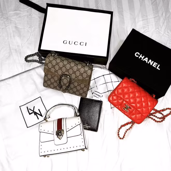 Những chiếc túi xách trong ảnh được Hoàng Yến đăng tải có giá trị lên đến gần 200 triệu đồng. Ảnh: Vietnamnet.