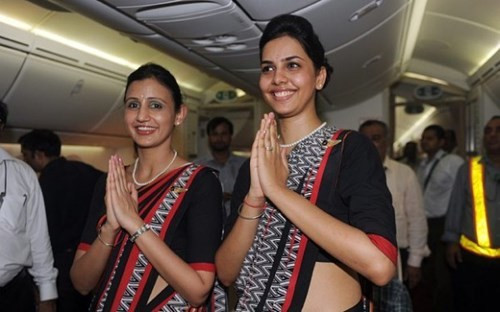 Năm 2009, hãng hàng không Air India đã sa thải 9 nữ tiếp viên hàng không với lý do thân hình thừa cân có thể khiến họ trở nên kém nhanh nhẹn. Ảnh: CNBC.