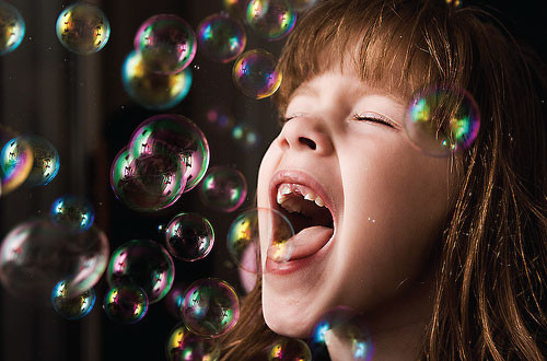 Pica là một dạng rối loạn ăn uống, chỉ muốn ăn các loại không có chất dinh dưỡng như sơn, đá, thủy tinh, giấy, …