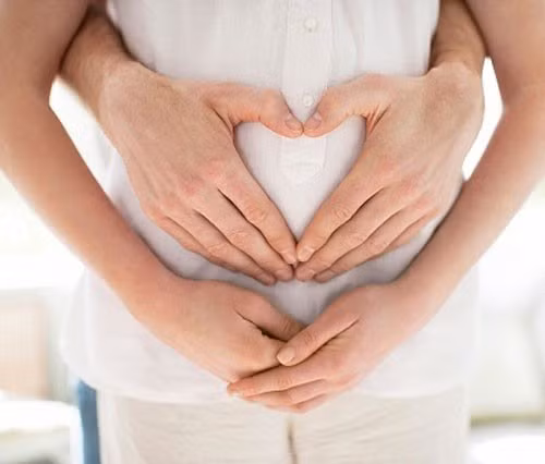 Tốt nhất cho người dưới 35 tuổi: Vì ở độ tuổi này, trứng của bạn còn khỏe mạnh, dễ dàng thụ tinh khi rã đông. Chỉ cần tiêm với 1 tinh trùng đã có thể thành công và tạo được một phôi để cấy lại vào tử cung.