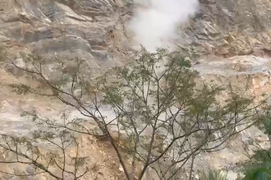 Hòa Bình: Làm rõ việc mỏ đá núi Tran khai thác khi chưa đủ điều kiện - Hình 4 Hoa Binh: Lam ro viec mo da nui Tran khai thac khi chua du dieu kien-Hinh-4