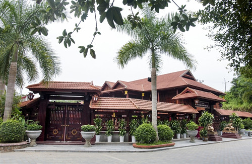 Nhà sàn gỗ lim còn là một công trình kiến trúc đậm đà bản sắc dân tộc Thái, tỉnh Điện Biên.