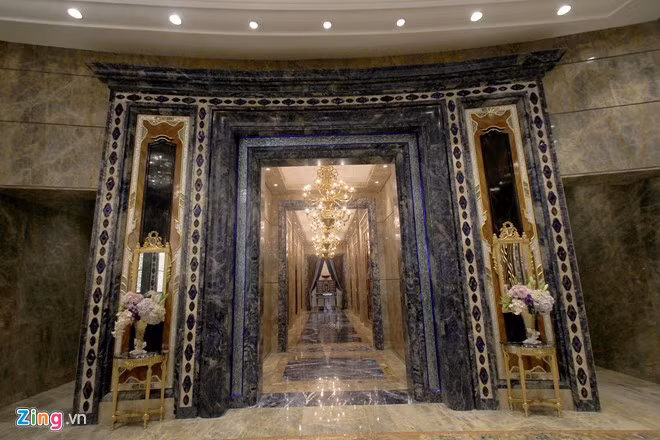  Khách sạn siêu sang, lộng lẫy này có 286 phòng, nội thất được thiết kế theo phong cách quý tộc Italy, giá thấp nhất 519 USD, cao nhất 17.300 USD một đêm.