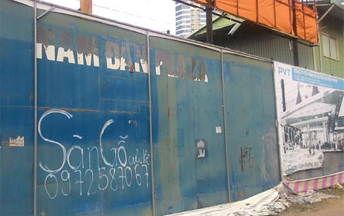 Chỉ có thể nhận ra Dự án Nam Đàn Plaza qua một dòng chữ phai mờ theo thời gian...