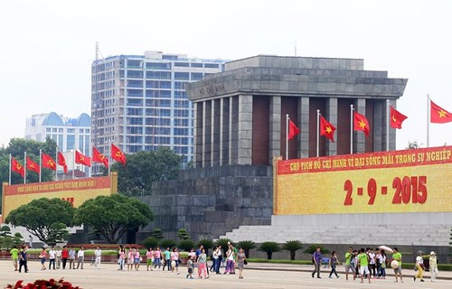 Ha Noi yeu cau khan truong cat ngon toa nha 8B Le Truc