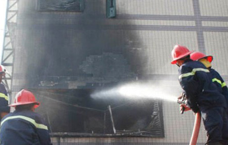 Tháng 12/2009, một vụ cháy lớn đã xảy ra tại một nhà hàng trong khu trung tâm thương mại Thuận Kiều Plaza. Kể từ đó, lượng khách đến trung tâm ngày một thưa dần và cho đến nay thì "vắng như chùa bà đanh”.