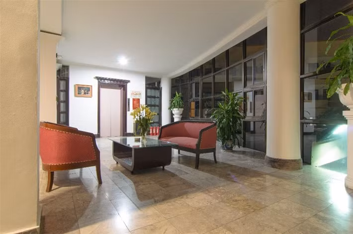 Khách sạn có quy mô 9 toà nhà, gồm 437 phòng và 5 nhà hàng, có thể phục vụ hàng nghìn lượt khách ăn, ở cùng lúc.