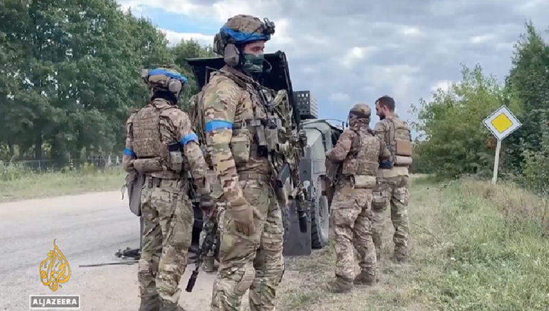 Thêm vào đó, theo thông tin từ quan sát viên Yuri Podolyaka, quân Ukraine đang phá hủy các nhà máy nhiệt điện, rõ ràng là để chuẩn bị cho việc rút lui toàn diện. Ngoài ra, còn có thông tin cho rằng một số đơn vị quân Ukraine đang cố gắng rút lui theo dạng các nhóm nhỏ từ các lỗ hổng ở phía tây thành phố Kurakhove. Ảnh: Al Jazeera.