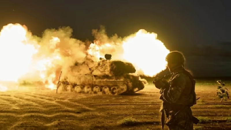 Tiếp theo, tại phía bắc thành phố Kurakhove, quân Ukraine bắt đầu sụp đổ sau khi quân Nga chiếm được làng Berestki. Quân Ukraine hiện đang rút về phía tây, đến làng Starye Terny. Nếu họ rút lui muộn, quân Nga có thể tấn công từ làng Sontsovka ở phía Tây Bắc. Ảnh: Getty Images.