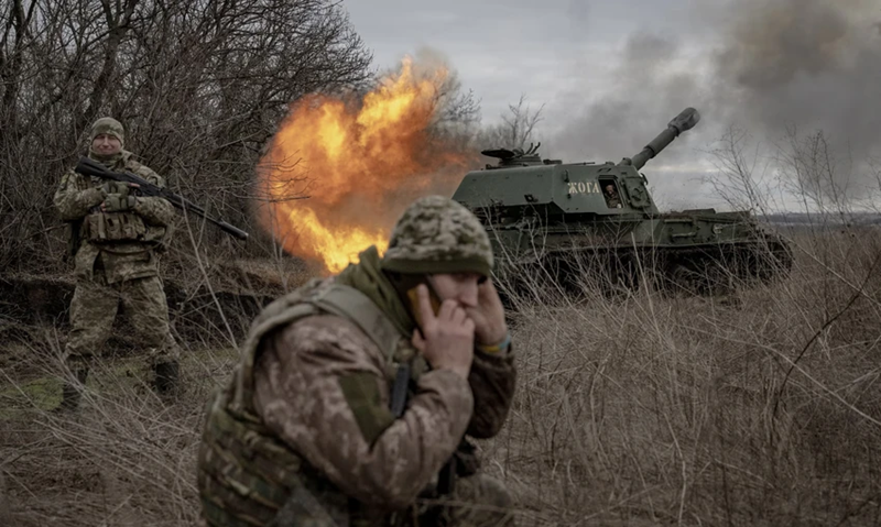 Theo phóng viên quân sự Alexander Sladkov, lực lượng tấn công vào trung tâm thành phố Kurakhove là các đơn vị thuộc Lữ đoàn 5, Quân đoàn 51, Quân khu phía Nam của Nga. Lữ đoàn này đã tấn công vào trung tâm thành phố từ phía đông dọc theo đại lộ Prokofiev, sau đó tiến vào Pobedy, và hiện đang lan rộng ra xung quanh theo các con phố. Ảnh: Getty Images.