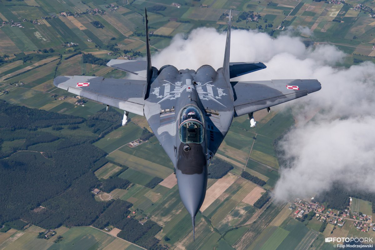 Năm 1996, Israel mượn được ba chiến đấu cơ MiG-29A từ một quốc gia Đông Âu, nhiều khả năng là Ba Lan. Trong suốt hai tuần thử nghiệm tại sa mạc Negev tháng 4/1997, mỗi chiếc MiG-29 xuất phát 20 lần để không chiến với phi cơ F-15, F-16 của không quân Israel.