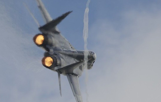 "MiG-29 ngang ngửa, đôi khi còn vượt trội so với các phiên bản đời đầu của dòng máy bay F-15 và F-16 do Mỹ sản xuất”.