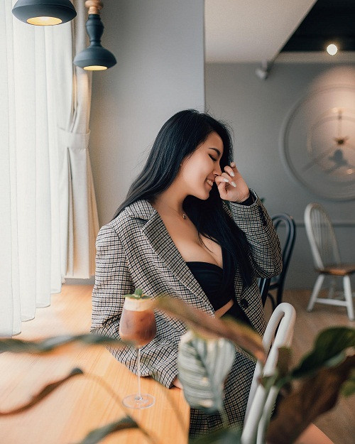 Hình ảnh ăn mặc hở hang của cô nàng nhận về lượt thích và bình luận “khủng”.