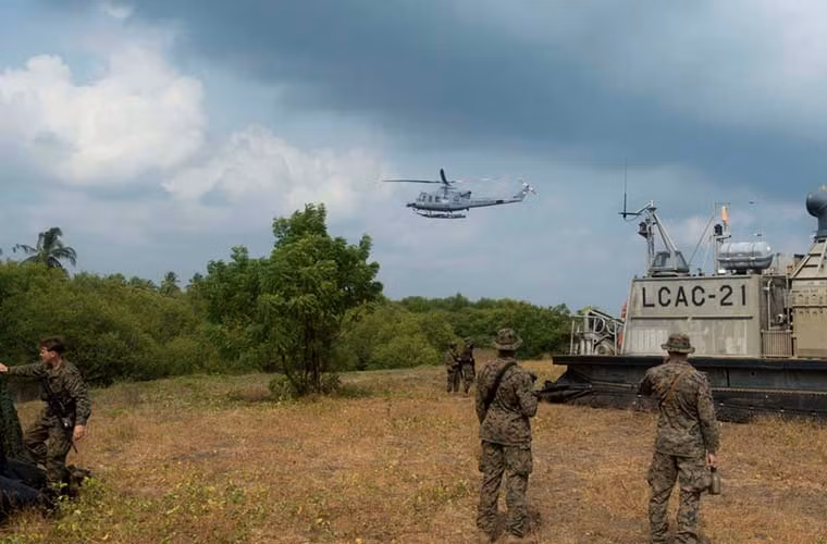 Địa điểm cuộc tập trận CARAT 2015 là khu vực Surabaya trên vùng biển và không phận đảo Java và Bali (Indonesia) với sự tham gia của hơn 1.000 lính Mỹ.