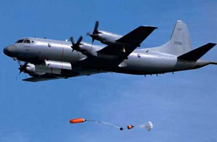 Ngoài ra, cuộc diễn tập còn có lực lượng các tàu tìm kiếm, cứu hộ, tàu đổ bộ máy bay chống ngầm P-3C Orion (ảnh).