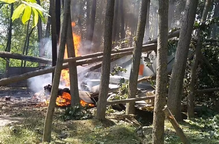 Lửa vẫn bốc lên tại khu vực chiến đấu cơ MiG-21 gặp nạn.