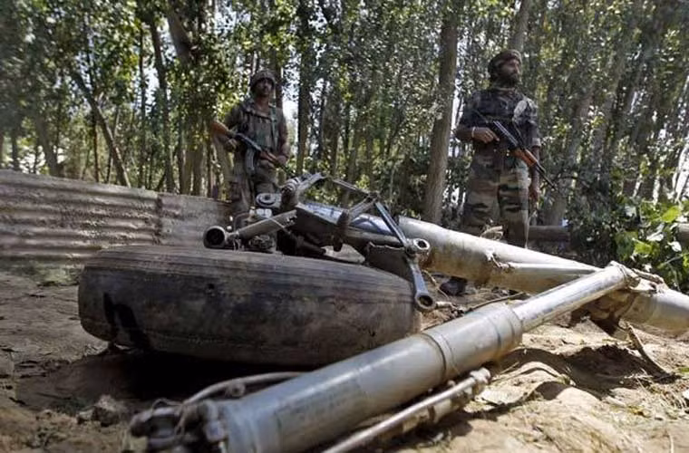 Chỉ tính riêng khoảng 5 năm trở lại đây, Ấn Độ mất khoảng 60 chiếc tiêm kích MiG-21. Từ lâu, MiG-21 đã được phi công Ấn Độ gọi là “quan tài bay” vì cũ kĩ, để xảy ra nhiều tai nạn. Dẫu vậy, lỗi tai nạn không hẳn là hoàn toàn do máy bay mà có thể do chính công tác bảo dưỡng của Không quân Ấn Độ không tốt. Bằng chứng là không chỉ MiG-21 mà nhiều máy bay khác gồm cả loại Su-30MKI cũng thường xuyên gặp nạn.