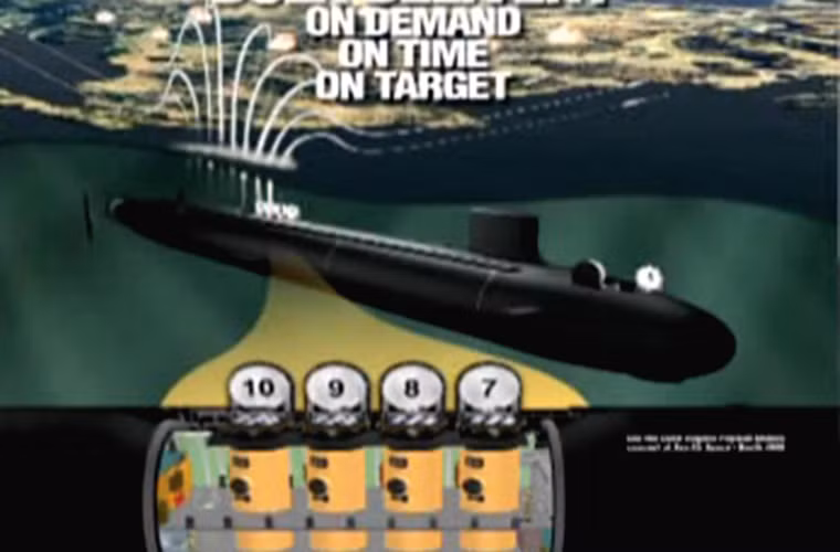 Được trang bị 12 ống phóng thẳng đứng mang 40 tên lửa hành trình Tomahawk và 4 ống phóng ngư lôi 533mm, USS Jonh Warner có thể tấn công cùng lúc nhiều mục tiêu trên đất liền hoặc tiến hành giám sát các lực lượng trên biển.