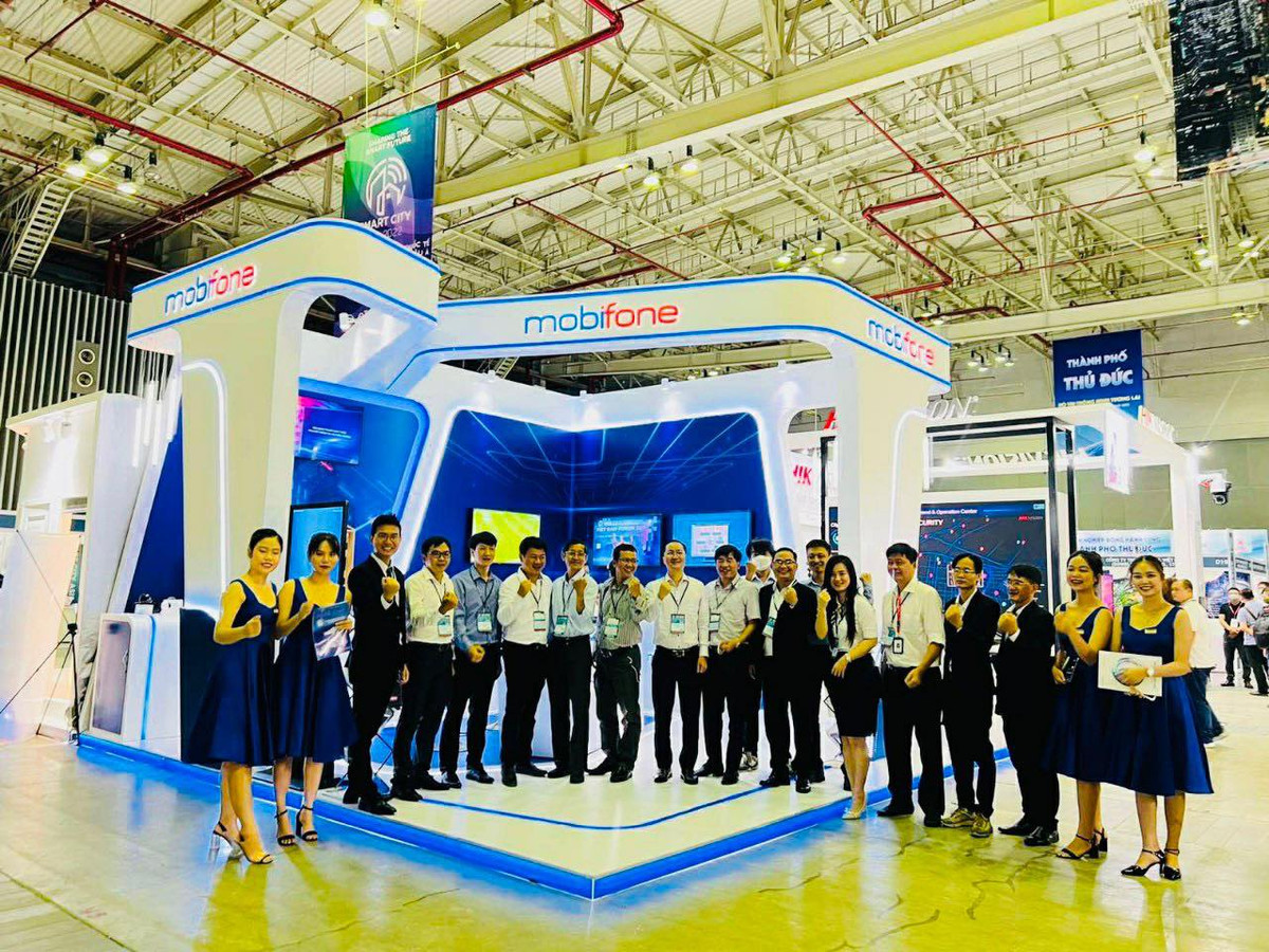 Ong Ly Quoc Minh- Giam doc Cong ty Dich vu MobiFone khu vuc 2: Nghi tich cuc, noi tich cuc va lam tich cuc moi ngay-Hinh-2