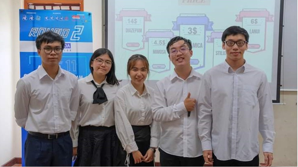 Sinh vien Bach khoa bien cay duoc lieu thanh Tra tui loc an than