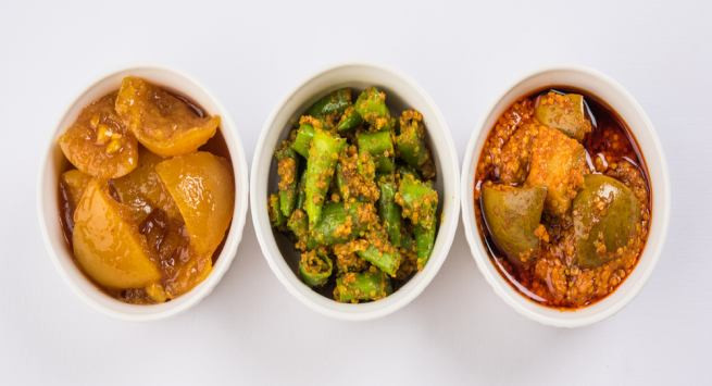  Các loại dưa chua: Chúng ta thường thích các món dưa chua bởi lẽ chúng rất “đưa cơm”. Tuy nhiên, các bệnh nhân cao huyết áp lại nên tránh ăn dưa chua do chứa hàm lượng muối cao.