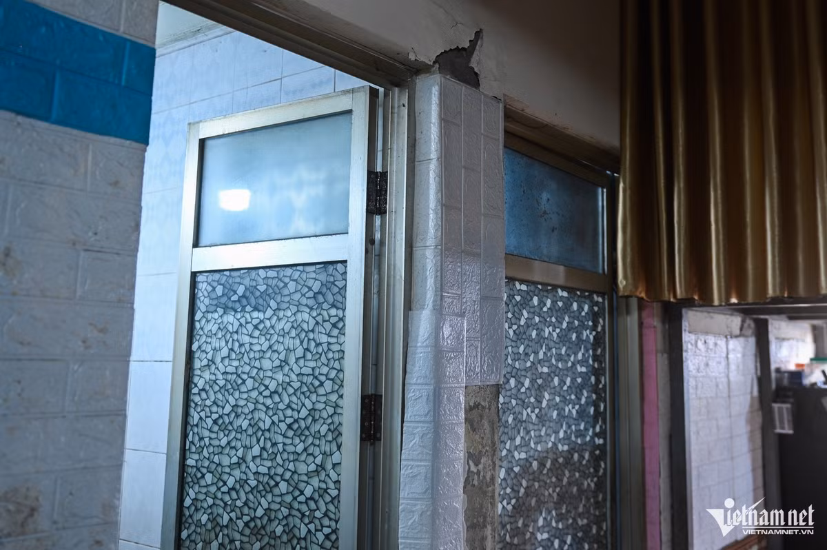 Năm 2012, gia đình anh Nguyễn Đức Hiệp nhận bàn giao 2 căn hộ tại khu A6 Nam Trung Yên, thuộc diện nhà tái định cư, phục vụ cho dự án giải phóng mặt bằng tại Ô Chợ Dừa. Căn hộ rộng 42,5m2 của gia đình anh hiện có 5 người sinh sống.