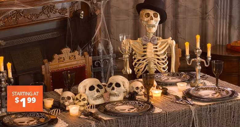 Bộ xương người chắc chắn khiến nhiều vị khách phải tháo chạy. Ảnh: Party City.