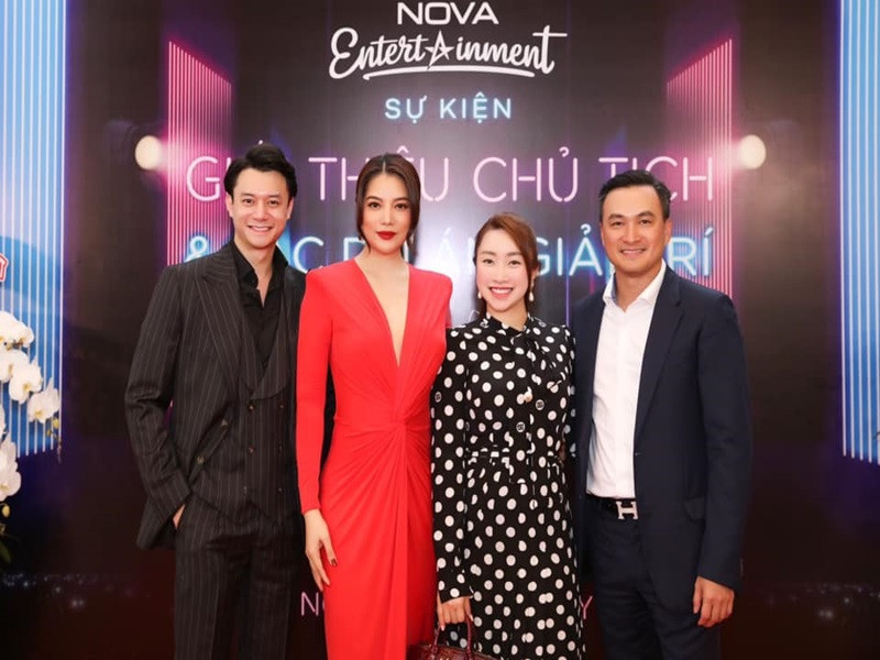 Gần đây, tại một sự kiện của Trương Ngọc Ánh, Anh Dũng hỗ trợ bạn gái đón tiếp khách mời.