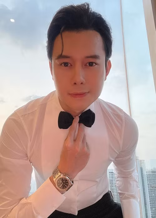 Hồi cuối năm 2021 Anh Dũng bị một số khán giả chê trông “dừ” đi thấy rõ khi lăng xê kiểu tóc dài vuốt keo ngược thay vì kiểu tóc bồng bềnh lãng tử. Trước những ý kiến trái chiều, nam diễn viên được cho trở lại kiểu tóc quen thuộc.