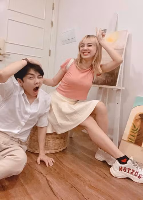 Sau quãng thời gian chứng minh tấm chân tình dành cho Lan Trinh, Kenji cũng nhận được đồng ý của gia đình bạn gái.