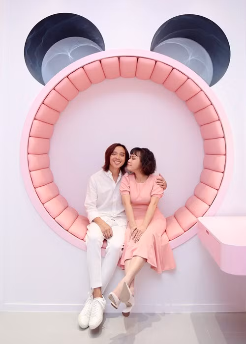 Cặp đôi chụp ảnh tình tứ trong dịp sinh nhật con gái năm 2021.