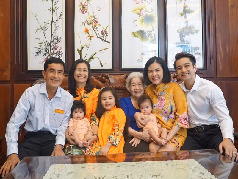 Vân Trang vừa đón cái Tết ấm áp bên chồng con và người thân.