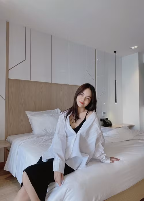 Sau khi ly hôn, Phạm Quỳnh Anh chăm chỉ làm việc, tích lũy và đầu tư vì hai con gái.