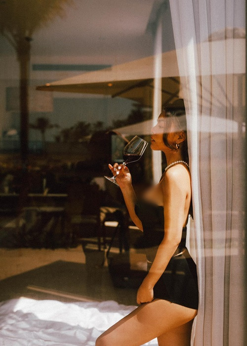 Nữ ca sĩ 8x có nét quyến rũ rất riêng.