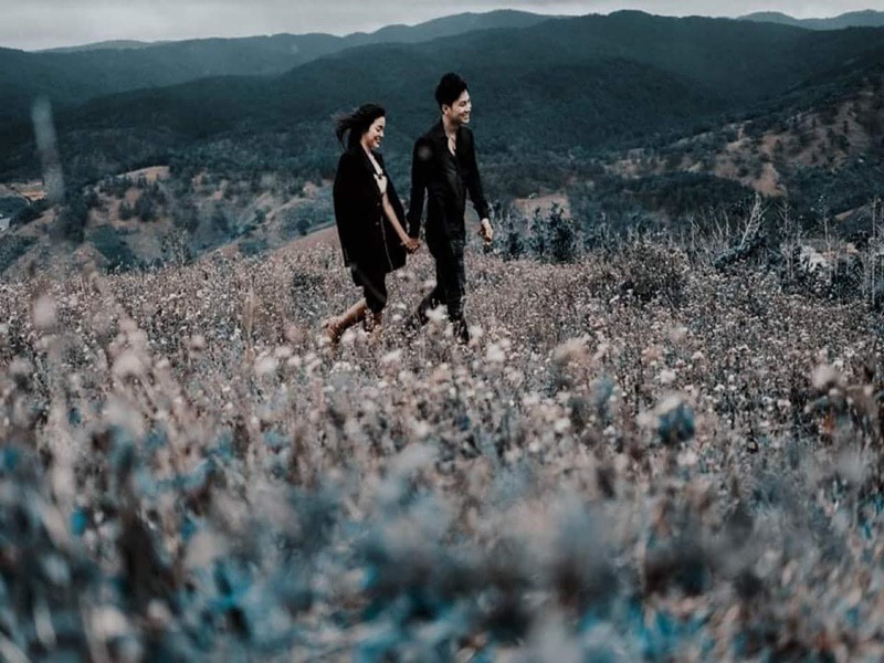 Phi Hùng tuyên bố ly hôn Lâm Khánh Chi hồi tháng 12/2021. Cách đây ít ngày, anh công khai hẹn hò người mẫu Trần Yến. Hiện tại, sau khi tố Lâm Khánh Chi, Phi Hùng chuyển sang trang cá nhân về chế độ bạn bè thay vì công khai.