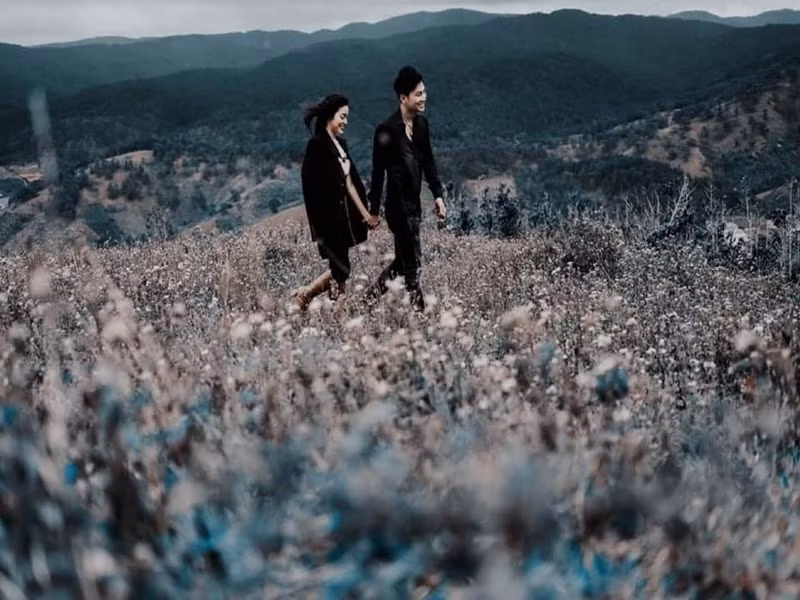 Phi Hùng tuyên bố ly hôn Lâm Khánh Chi hồi tháng 12/2021. Cách đây ít ngày, anh công khai hẹn hò người mẫu Trần Yến. Hiện tại, sau khi tố Lâm Khánh Chi, Phi Hùng chuyển sang trang cá nhân về chế độ bạn bè thay vì công khai.