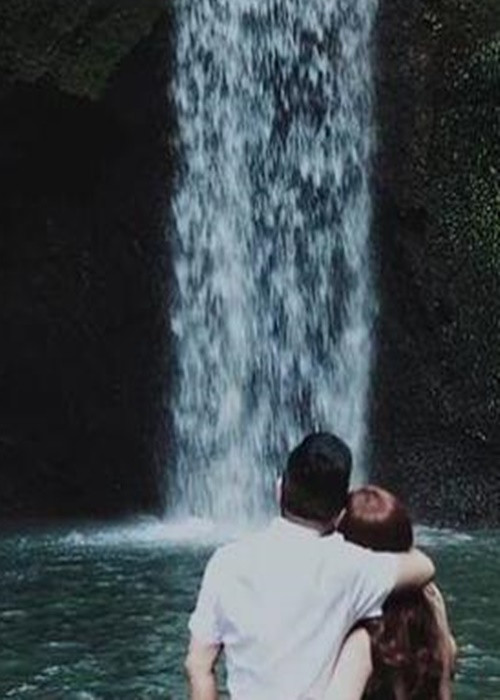 Nữ ca sĩ hé lộ khoảnh khắc ngọt ngào bên người bạn đời khi cả hai đi chụp ảnh cưới. Ảnh: FBNV