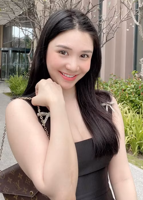 Khán giả từng quá quen với phong cách quyến rũ của Thanh Bi trên màn ảnh, trong các bộ ảnh và cả ở ngoài đời.