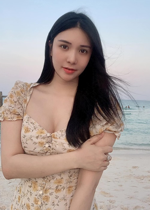 "Mình nghĩ hãy cứ để tự nhiên, nhất là vấn đề tình cảm", cô nói.