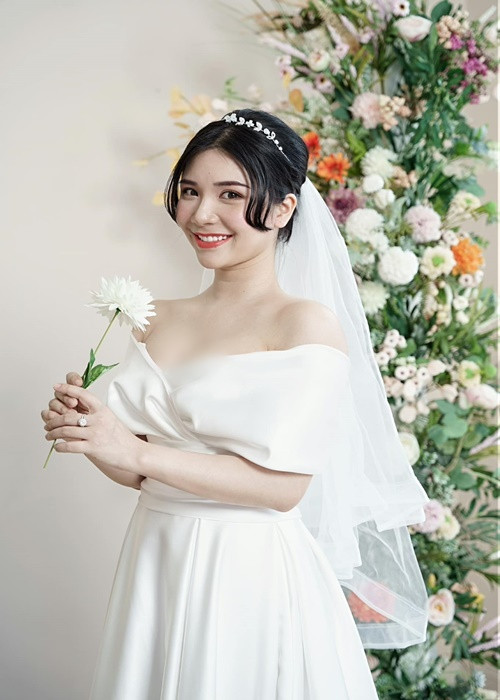 Nhiều bức ảnh gợi cảm của Thanh Bi hút hồn cánh mày râu.