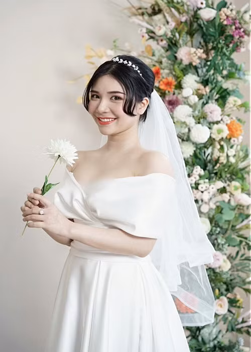 Nhiều bức ảnh gợi cảm của Thanh Bi hút hồn cánh mày râu.