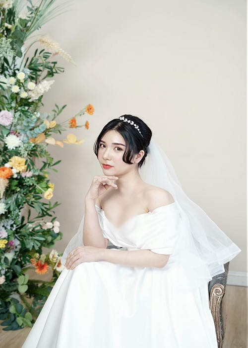 Tình cũ của Quang Lê từng phẫu thuật thẩm mỹ. Khi được hỏi, cô từ chối tiết lộ đã trùng tu điểm nào.