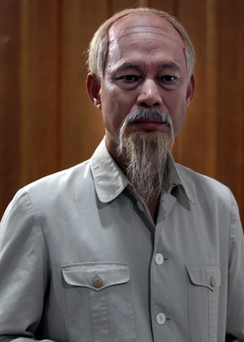 Lần đầu tiên nghệ sĩ Tiến Hợi đóng vai Bác Hồ là vào năm 1987, khi đang công tác tại Đoàn Kịch Trường Sơn thuộc Đoàn Nghệ thuật Quân khu 2, ông tham gia vở kịch “Đêm trắng”. Ảnh: Zing