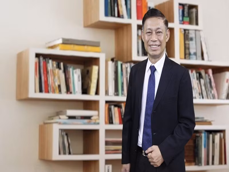 Nam nghệ sĩ từng đoạt huy chương vàng tại Hội diễn Sân khấu toàn quốc năm 1992 với vai Chủ tịch Hồ Chí Minh trong vở "Xin lĩnh án tử hình", huy chương bạc tại Liên hoan Sân khấu Toàn quốc năm 2018 với vai ông Sinh trong vở “Vùng lành”. Ảnh: Môi trường và cuộc sống