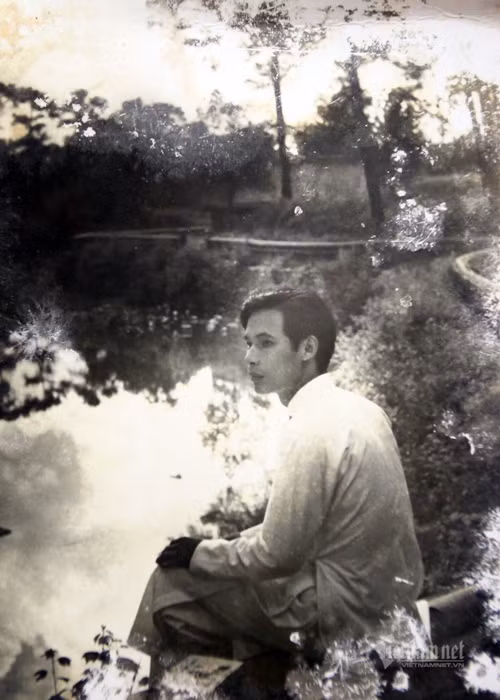 Nghệ sĩ Tiến Hợi từng đóng phim truyền hình, điện ảnh: "Hà Nội - mùa đông 46", "Hẹn gặp lại Sài Gòn", "Hoa ban trắng", "Hoa ban đỏ", "Dãy bàn 4 người", "Cảnh sát hình sự", "Người phán xử", "Bi kịch chưa đặt tên". Ảnh: Vietnamnet